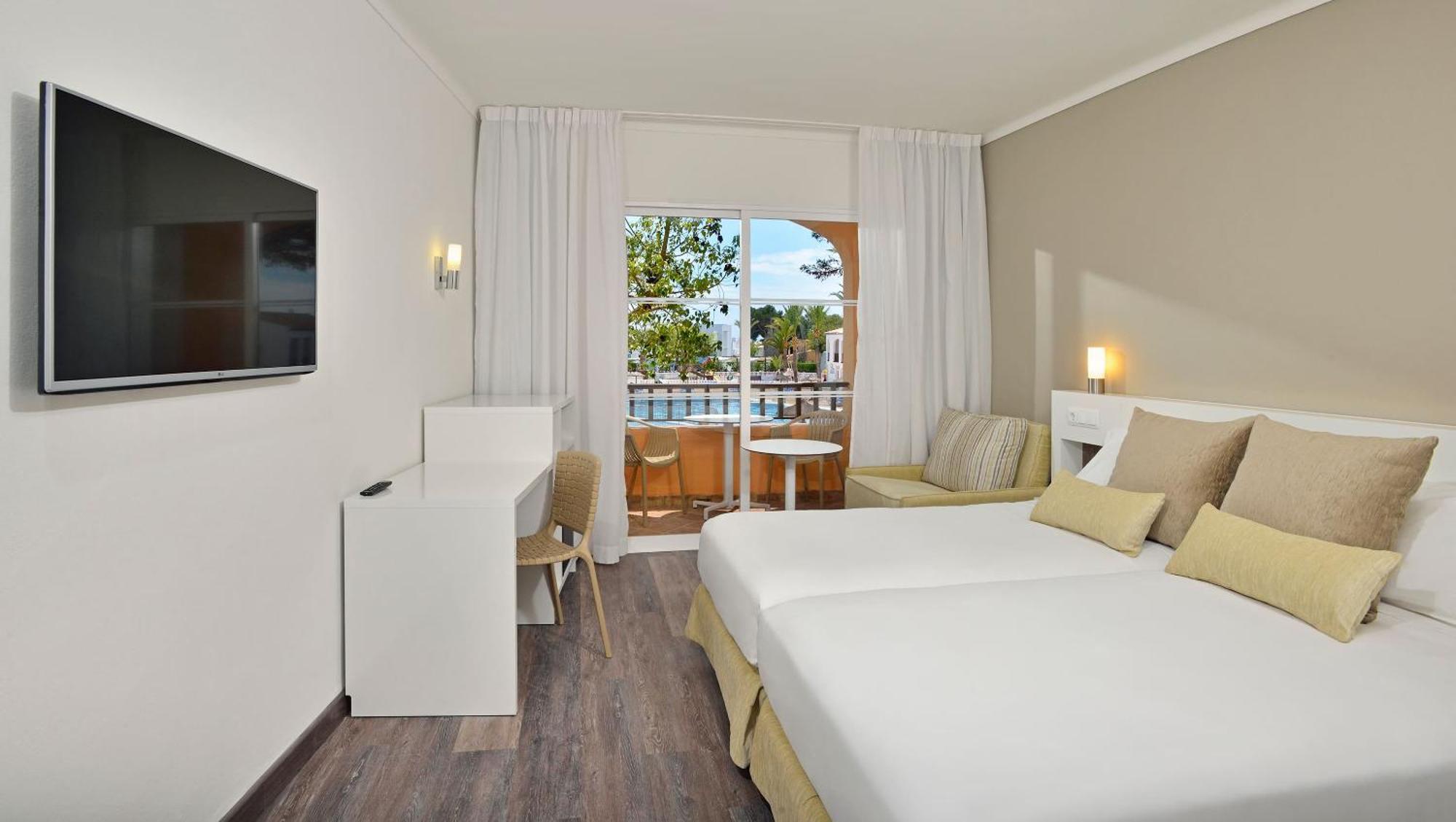 Sol Room Pool View